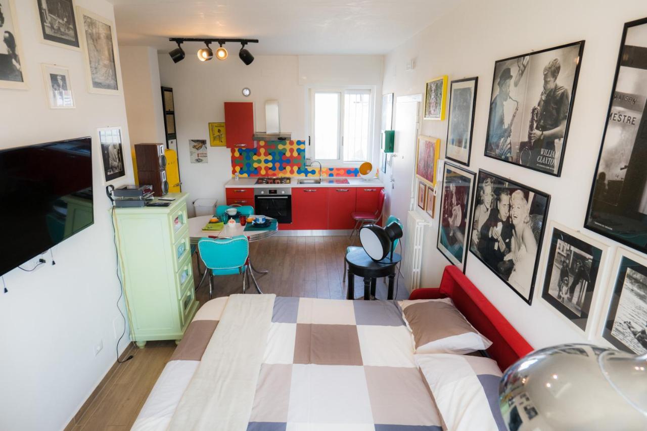 Hollywood Apartment Near Station With Parking Бари Екстериор снимка