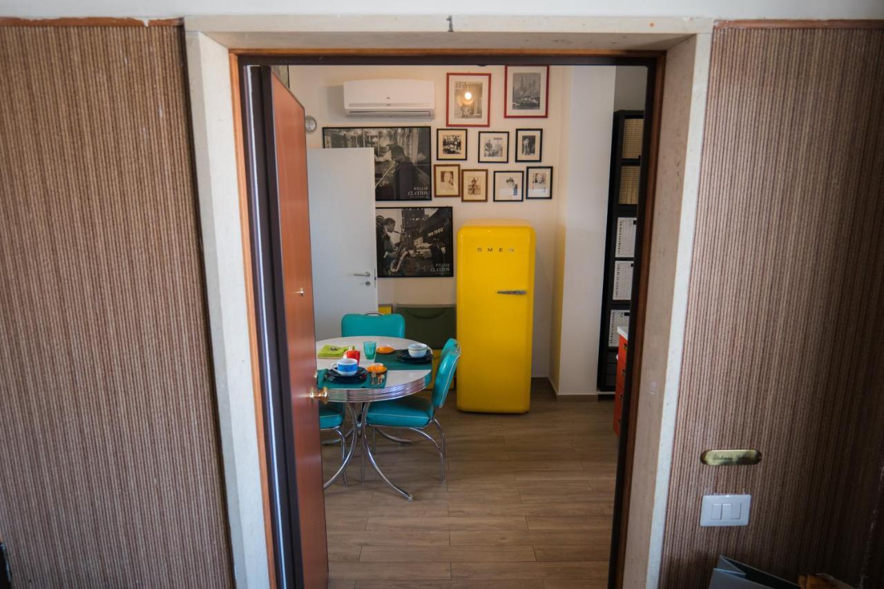 Hollywood Apartment Near Station With Parking Бари Екстериор снимка